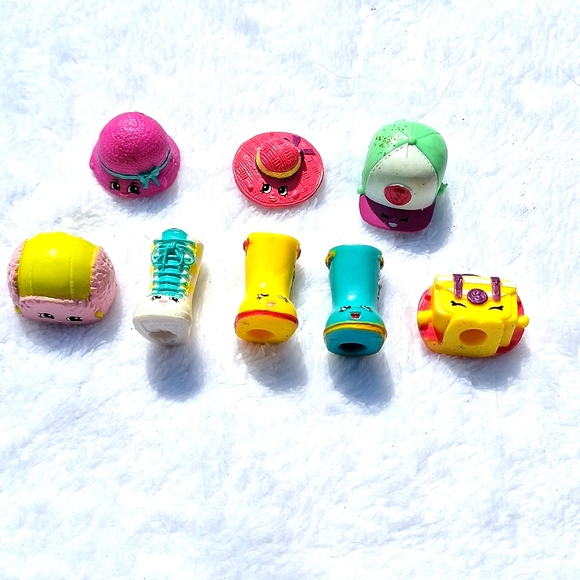 Shopkins Other - Shopkins Set of 8 hats, boots, and purses Season 2